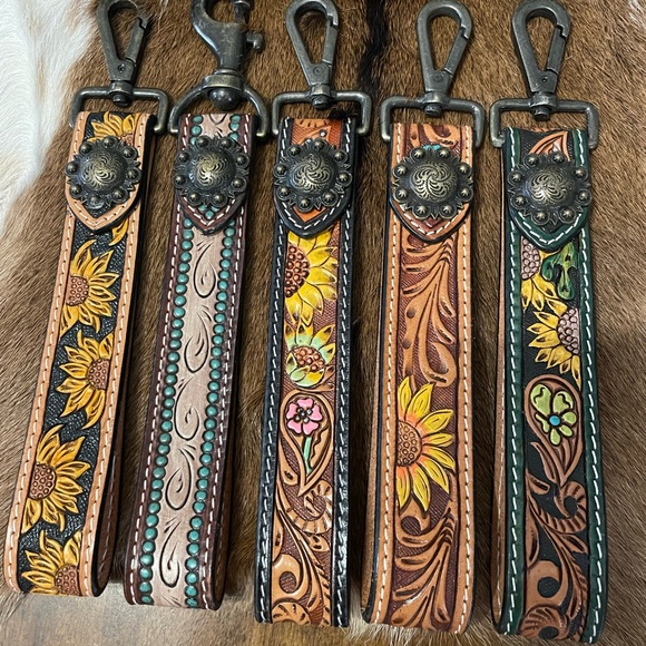 🌵🌻🌵NEW DESIGNS ❤️🌵Genuine Tooled Leather Western Wristlet Strap Keys Luggage 🌻🌵 - Picture 4 of 7